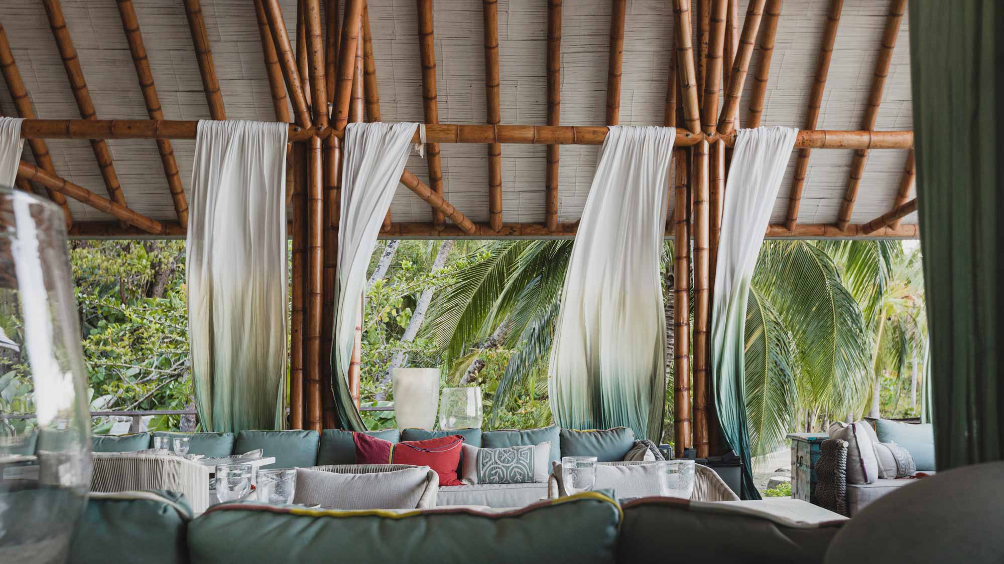 The comfortable interior of the Terraza with furnishings inspired by the natural landscape and sustainably made | Islas Secas